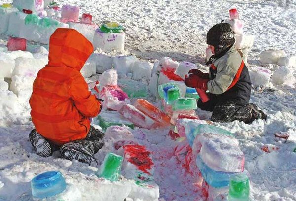 Снежки, следопыт и мыльные пузыри на морозе. зимние игры для детей
