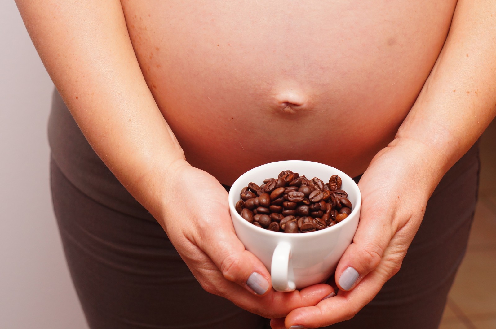 Пить после беременной. Кофе беременным. Беременным нельзя кофе. Кофе для беременных. Кофе пить беременным.