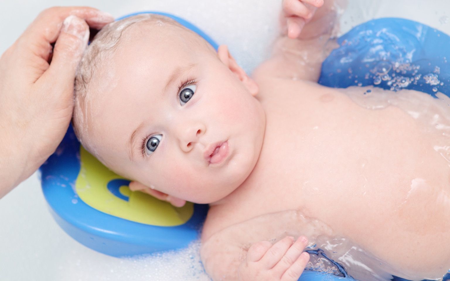 Советы молодым родителям (часть 4) - как купать и мыть голову новорожденному | мир мам: блог педиатра | дзен