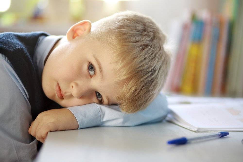 Детская скука: как помочь скучающему ребенку?