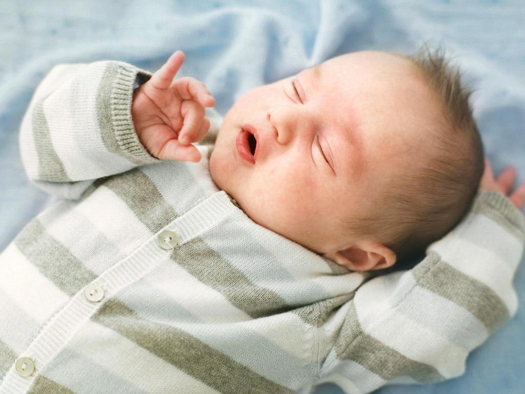 Новорожденный вздрагивает во сне | уроки для мам