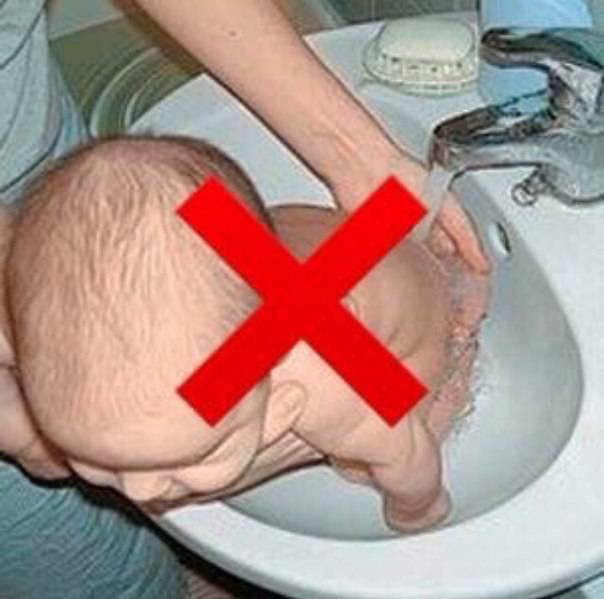 Как подмывать новорожденного ребенка