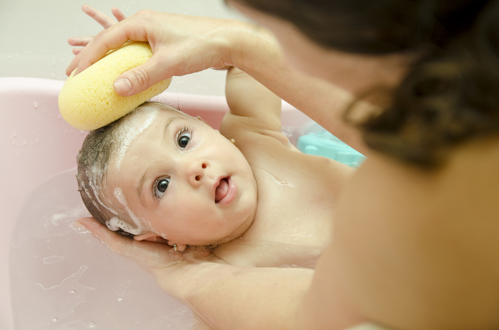 Гигиена и купание новорожденного ребенка