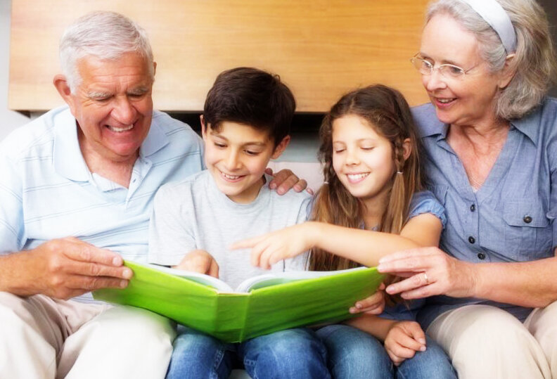 Почему бабушки и дедушки по материнской линии ближе к внукам?