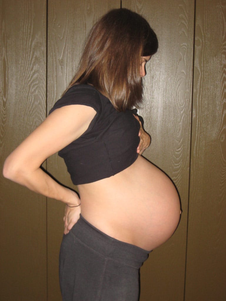 40 недель предвестники. Живот на 38 неделе беременности. Животик на 40 неделе беременности. Беременный живот 40 недель.