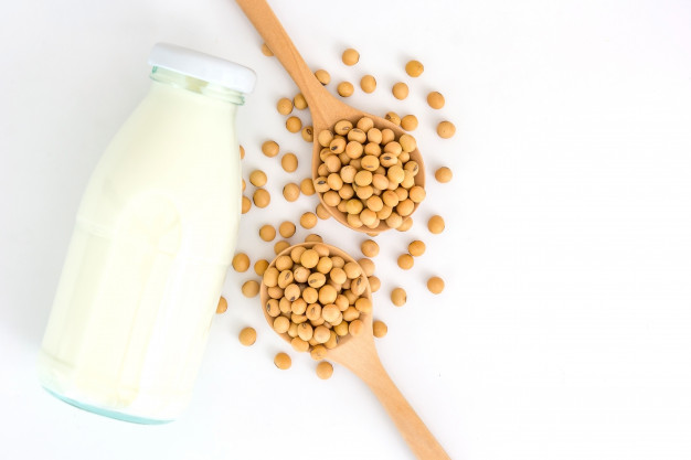 Соевое молоко: состав и калорийность продукта, его полезность при грудном вскармливании