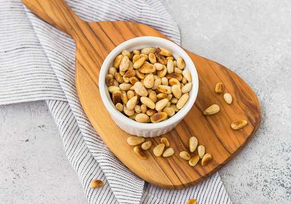 Можно ли кормящей маме кедровые орехи, чем они полезны и вредны