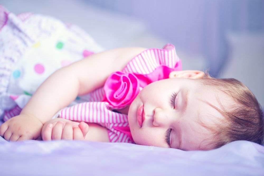 Что делать, если ребенок дергается во сне и днем? как перестать дергаться?