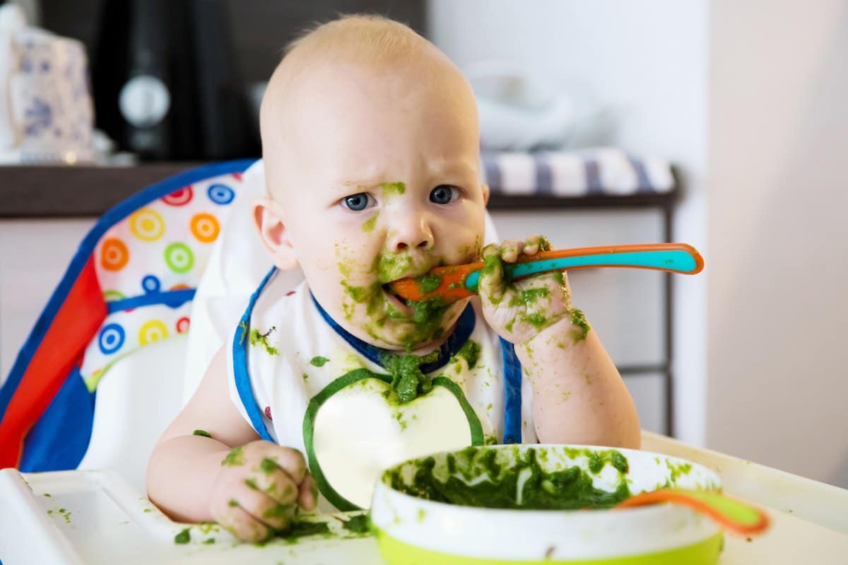 С чего начать прикорм ребенка - основные правила введения прикорма грудных детей | микролакс®