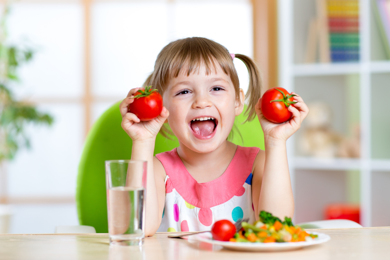 Как заставить ребенка есть овощи и фрукты