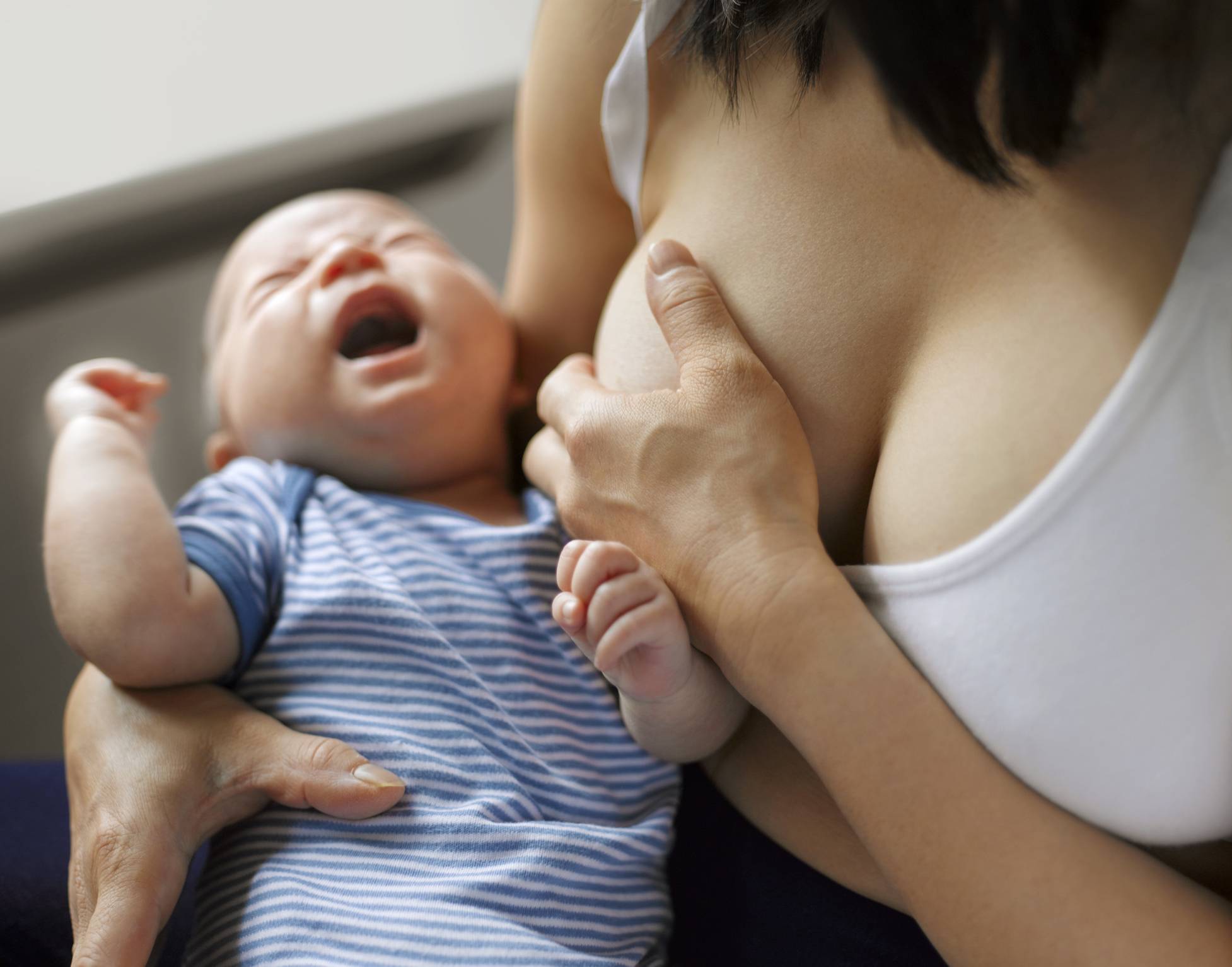 Стоит ли беспокоиться, если сопит нос у маленького ребенка?