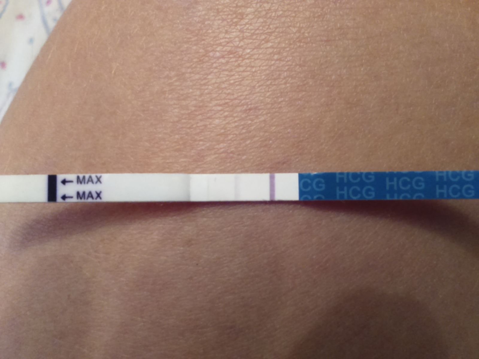 Бледная полоска на тесте – есть ли беременность?