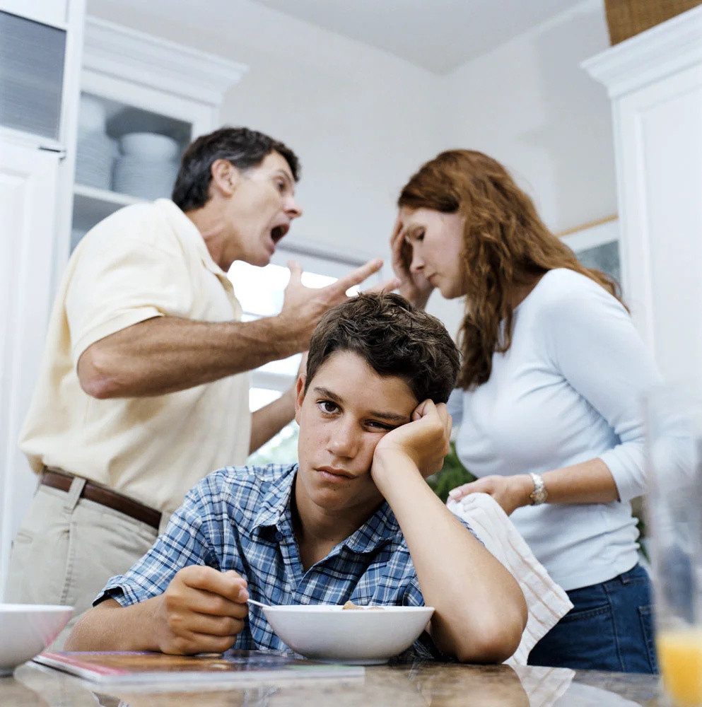 10 причин, по которым у тебя плохие отношения с родителями, и как всё исправить | brodude.ru