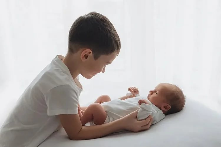Как подготовить старшего ребенка к рождению младшего