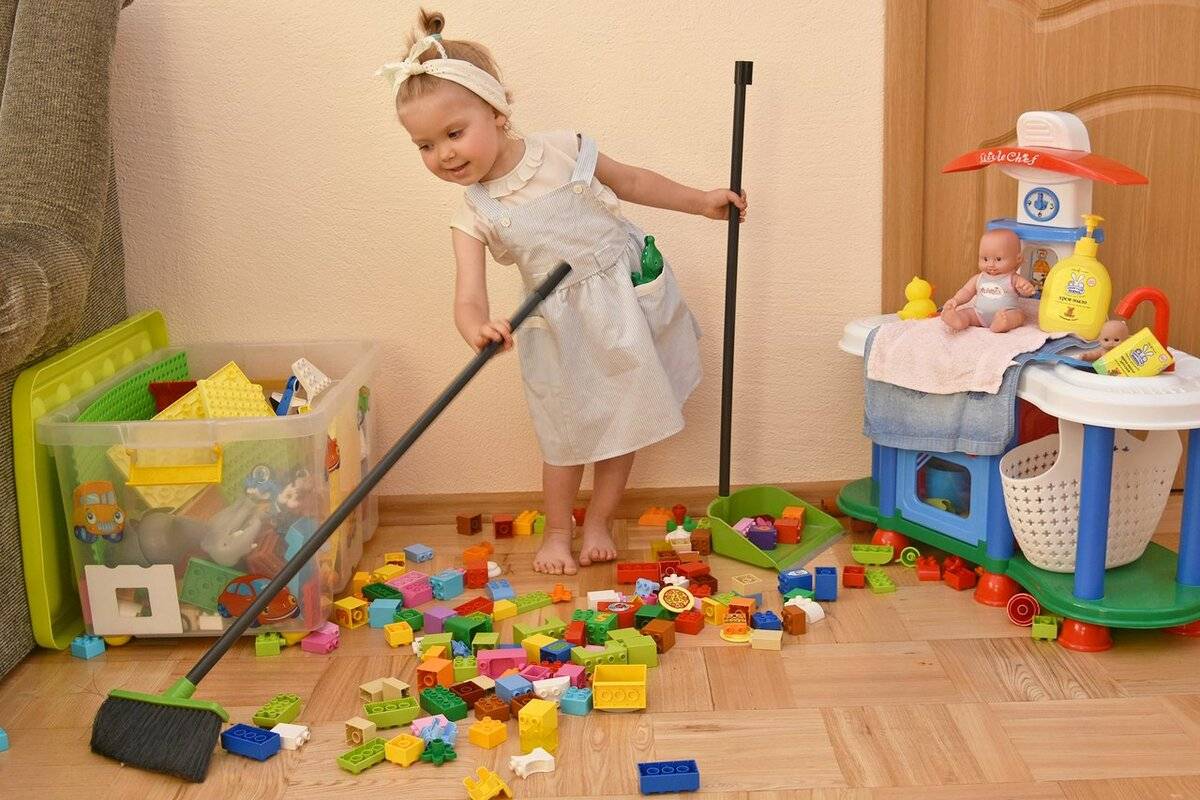 Как приучить ребенка убирать за собой игрушки
