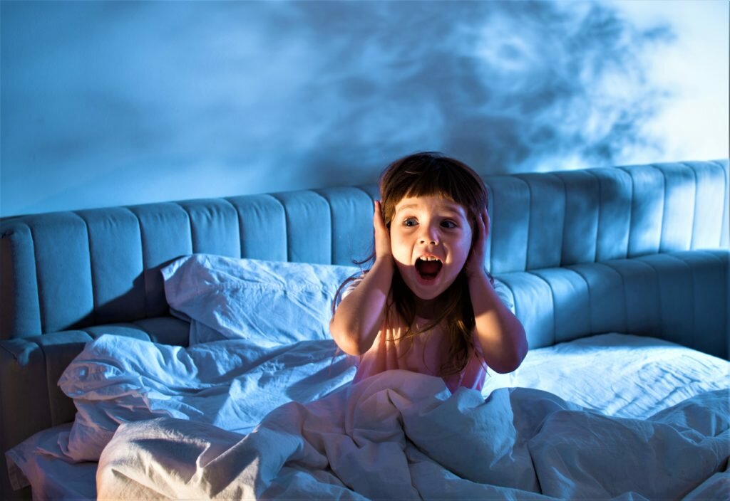 Что делать если ребенок боится спать один