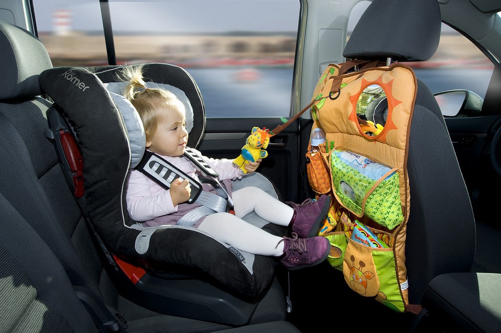 Чем занять ребенка в машине: игры для всех
