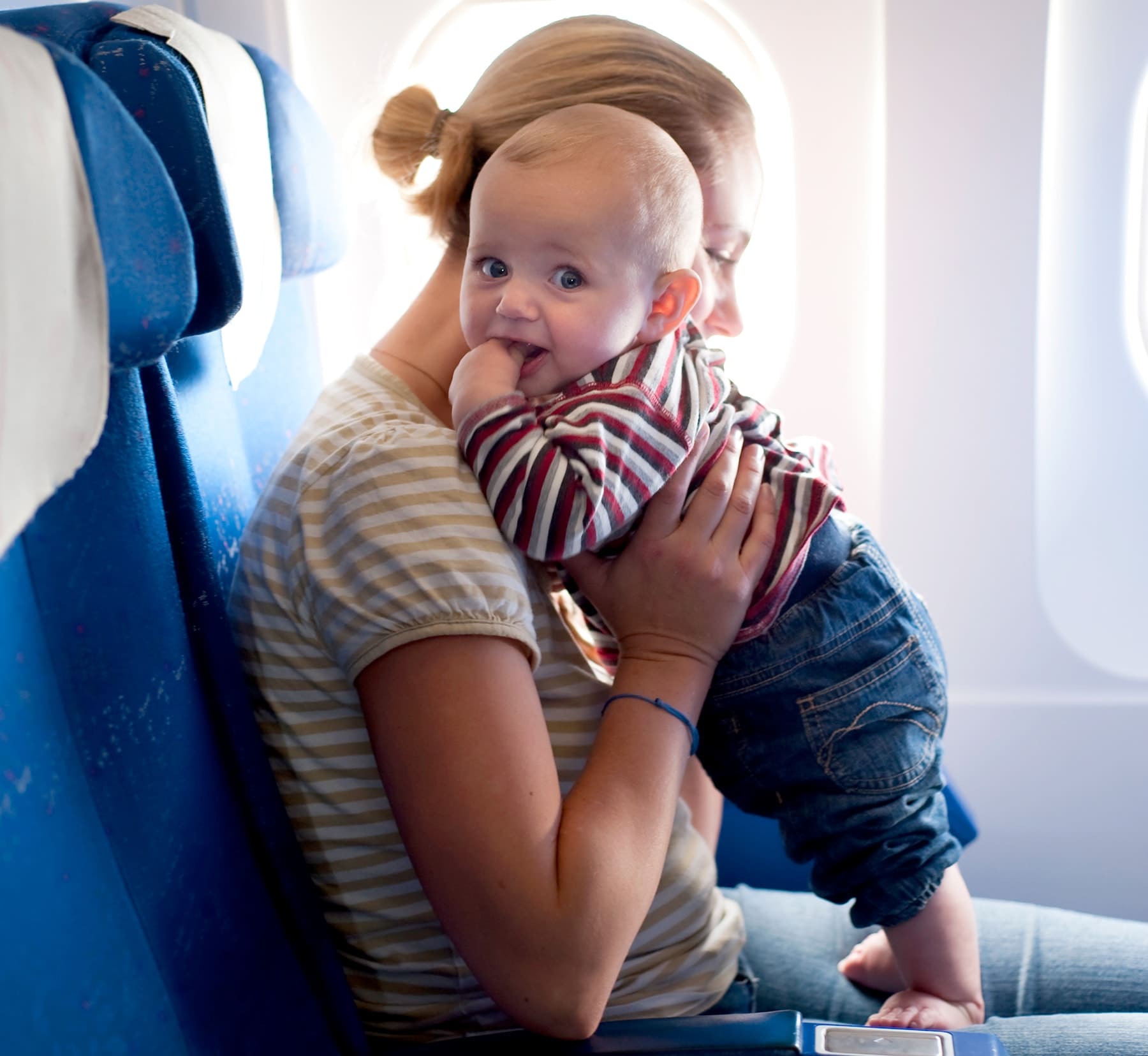 Самолет с маленьким ребенком