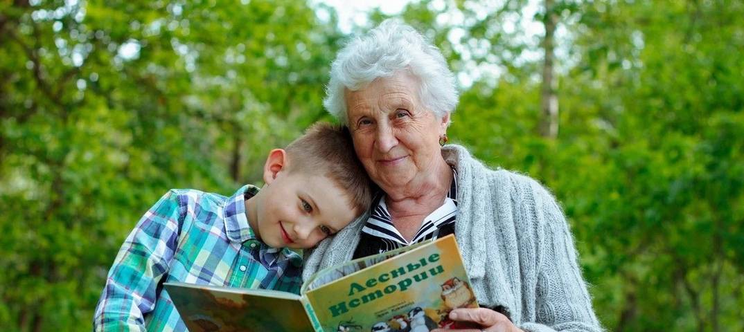 Роль бабушки и дедушки в воспитании детей: плюсы и минусы