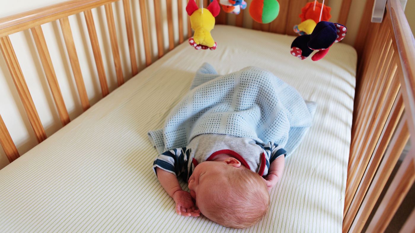 Как приучить ребенка спать без пеленания???