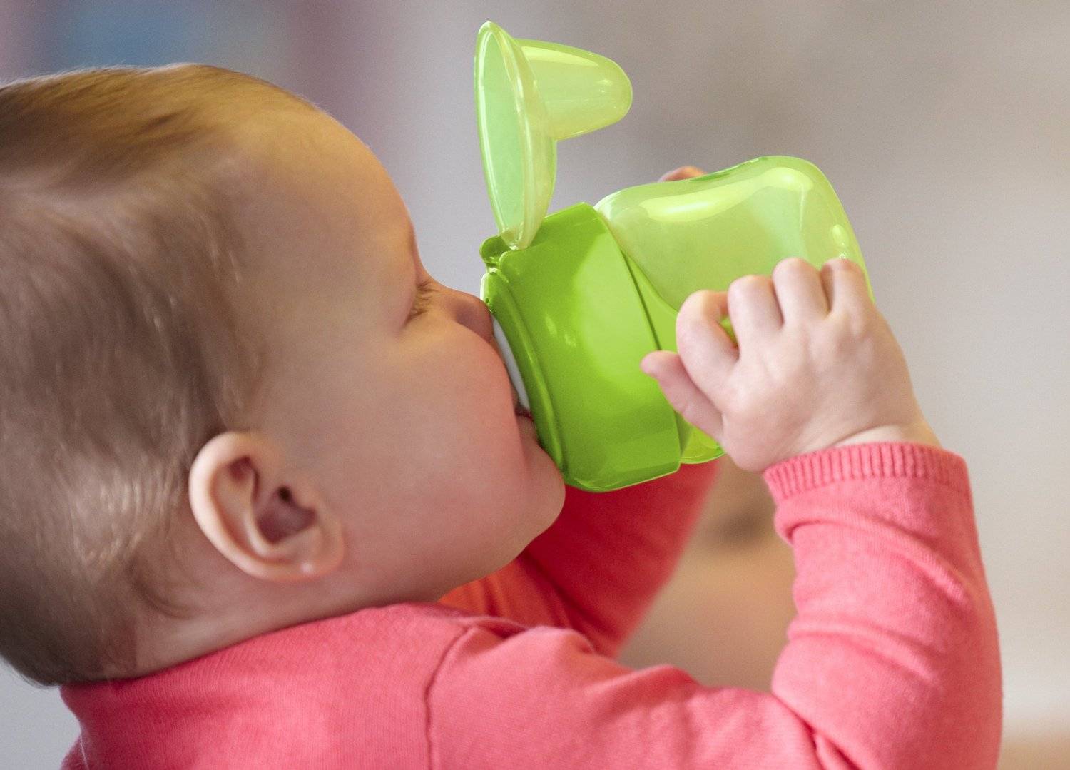 6 способов приучить ребенка пить из бутылочки