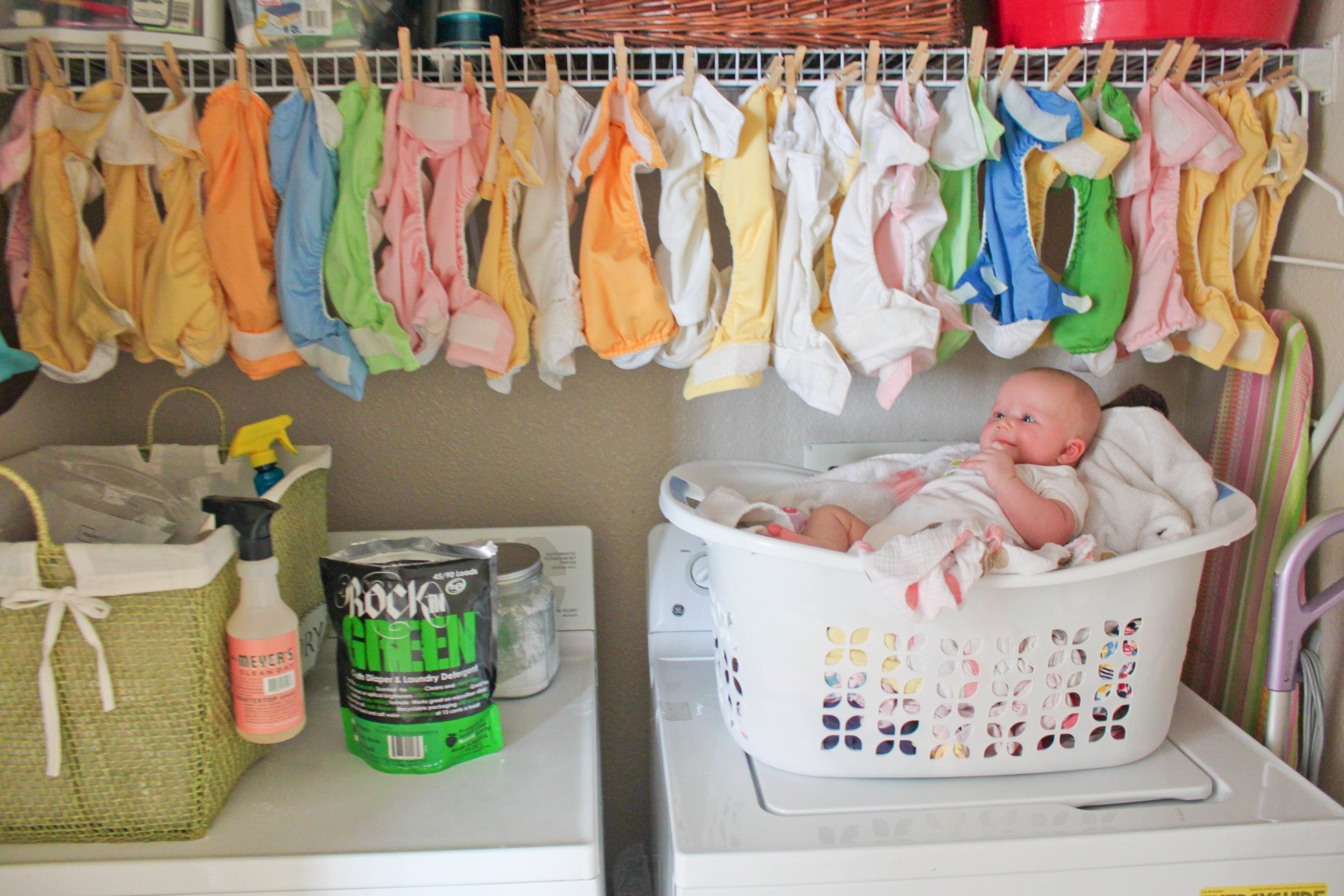 Чем и как стирать детские вещи для новорожденных