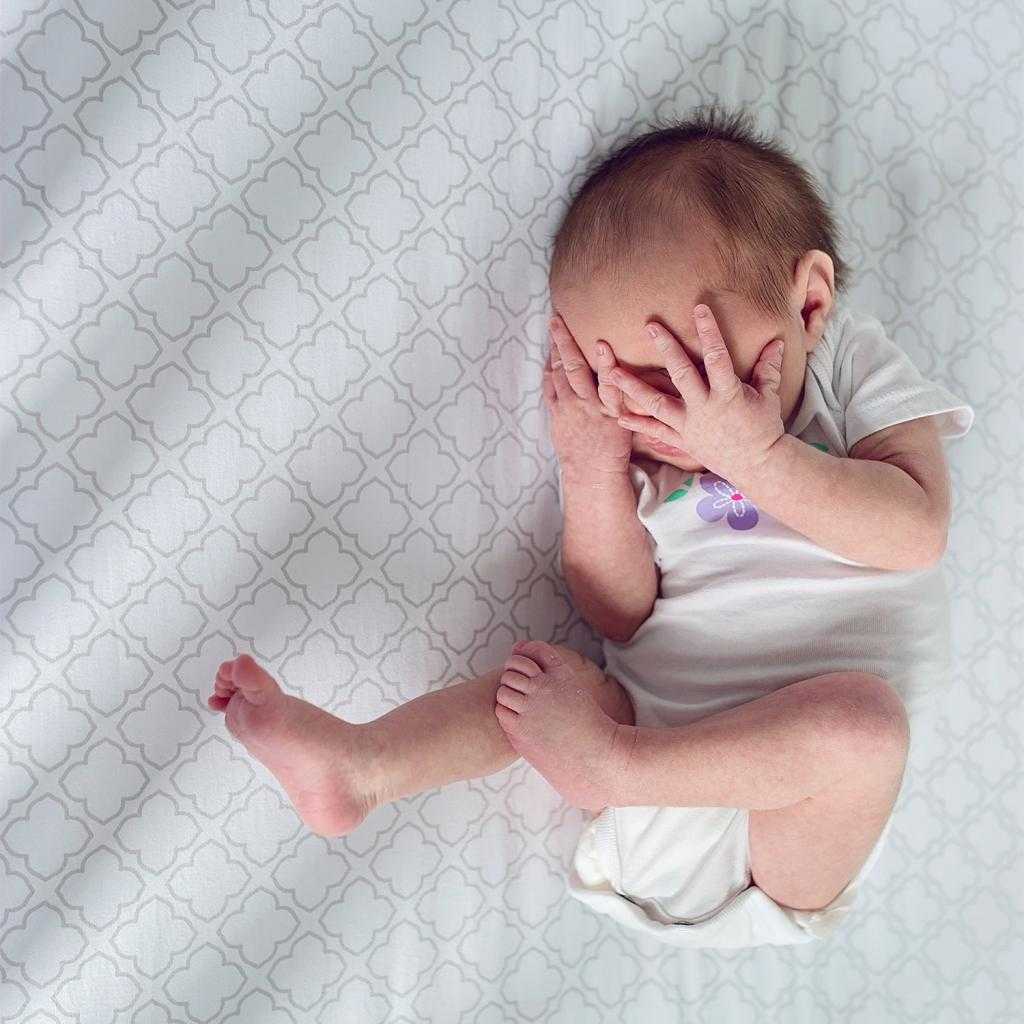 Ребенок плачет перед сном: причина плача у грудничка перед моментом засыпания