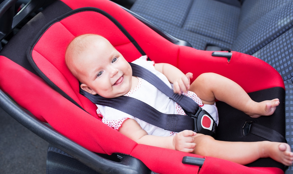 Автолюлька для новорожденных: как выбрать и как пристегнуть к сидению
