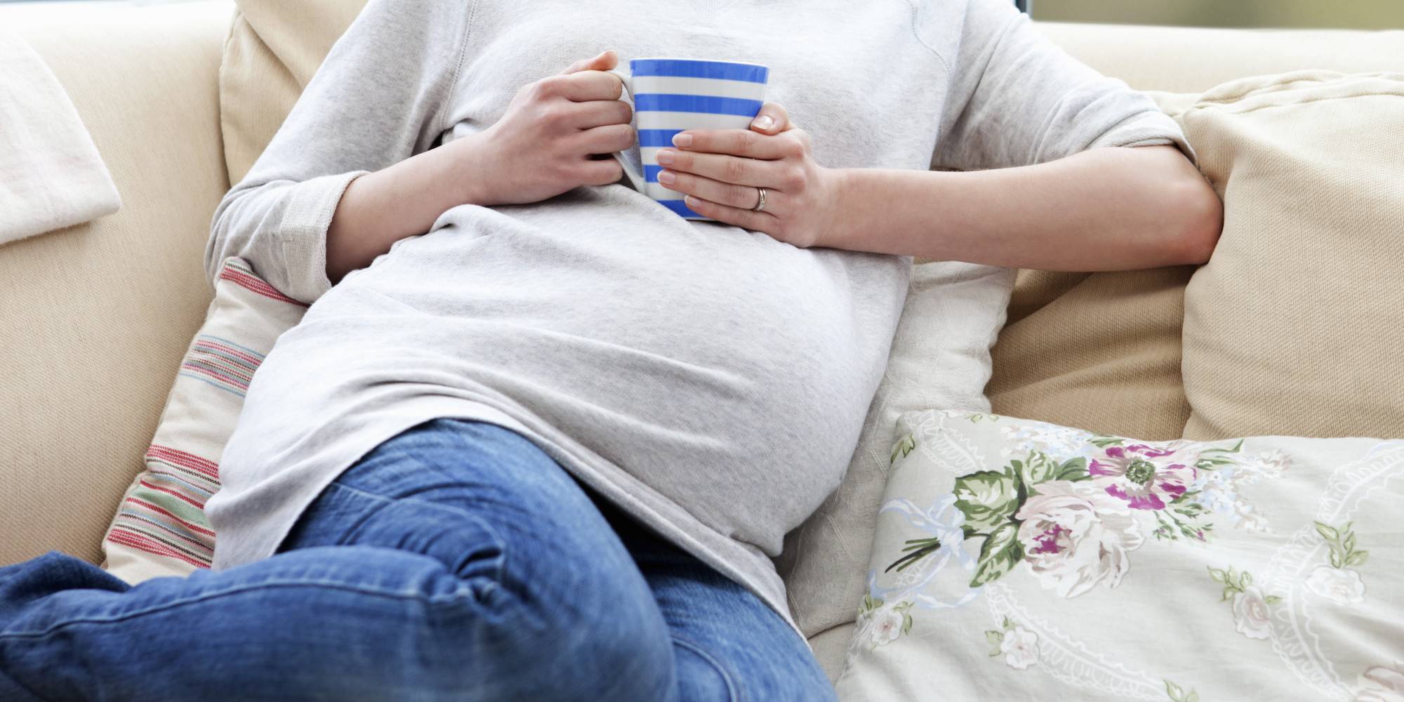На что тянет женщин во время беременности: мел, сырая гречка и другие пристрастия