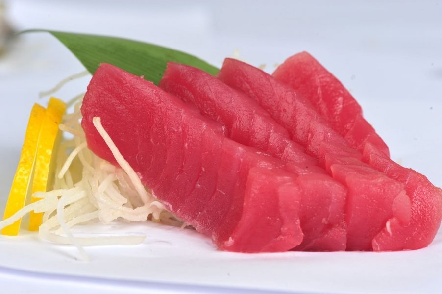 Тунец чкаловская. Филе тунца Agama. Тунец желтоперый суши. Суши с тунцом.