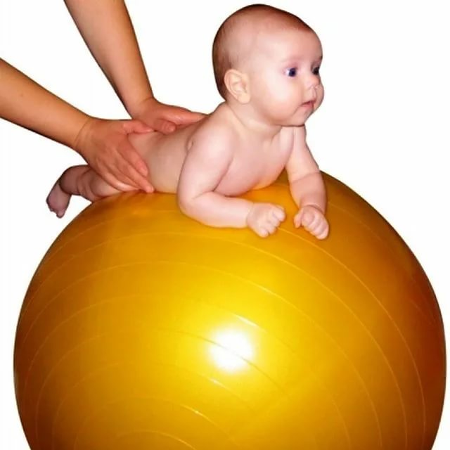 Гимнастический мяч для детей, упражнения на гимнастическом мяче для самых маленьких, размеры мяча