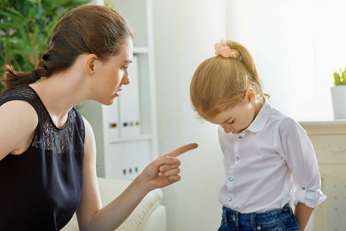 Почему ребенок 6 лет не слушается, психует, огрызается, дерется: советы психолога, что делать