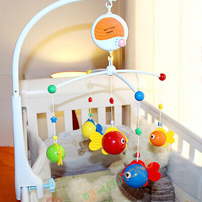 Игрушки в кроватку новорожденным и младенцам: нужны ли детские подвесные музыкальные карусели, подушки и погремушки, а также как их сделать своими руками?