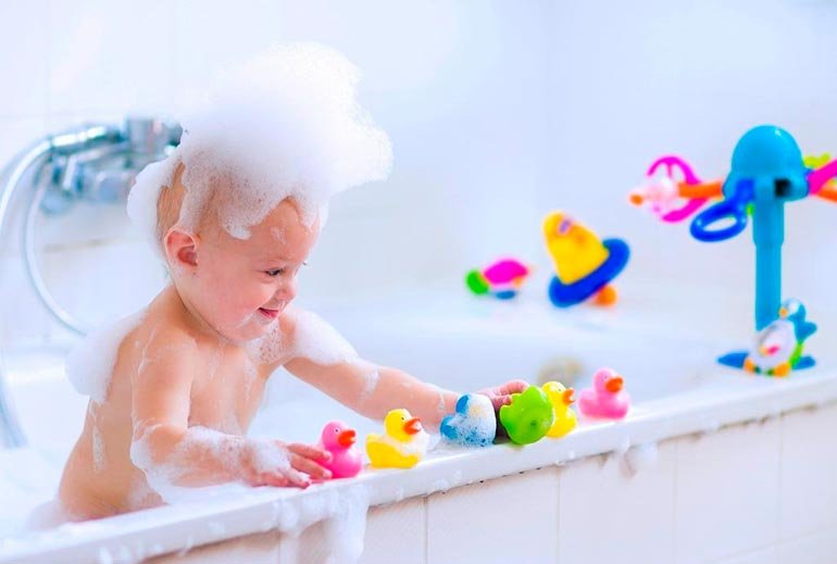 10 любимых игрушек для купания детей до года – хиты для веселого купания малышей