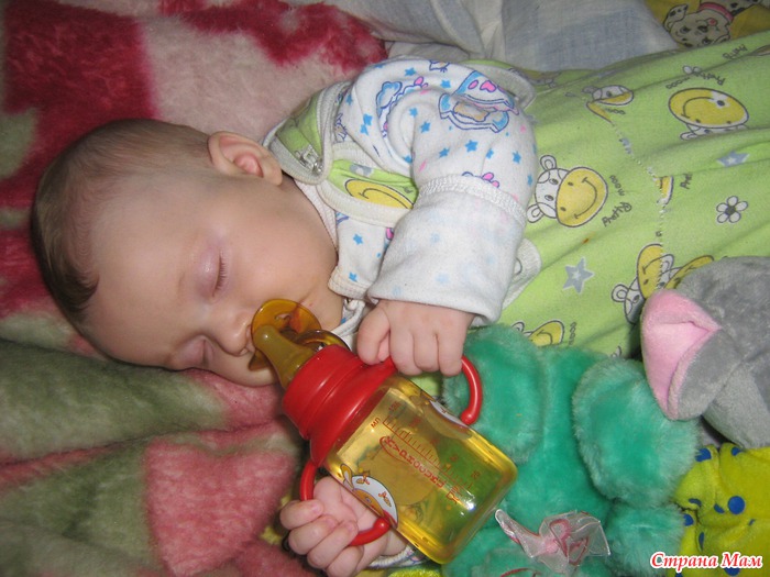 Бутылочка на ночь. Отучить от бутылочки ребенка. Отучить ребенка пить из бутылочки. Засыпание с бутылочкой.