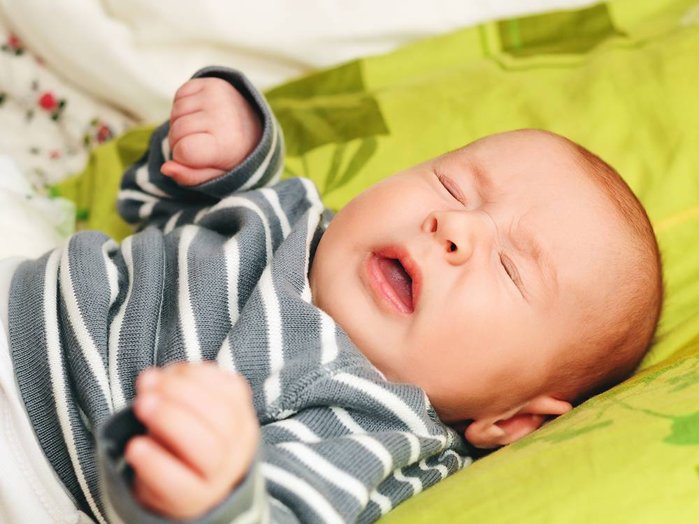 Новорожденный ребенок чихает часто что делать