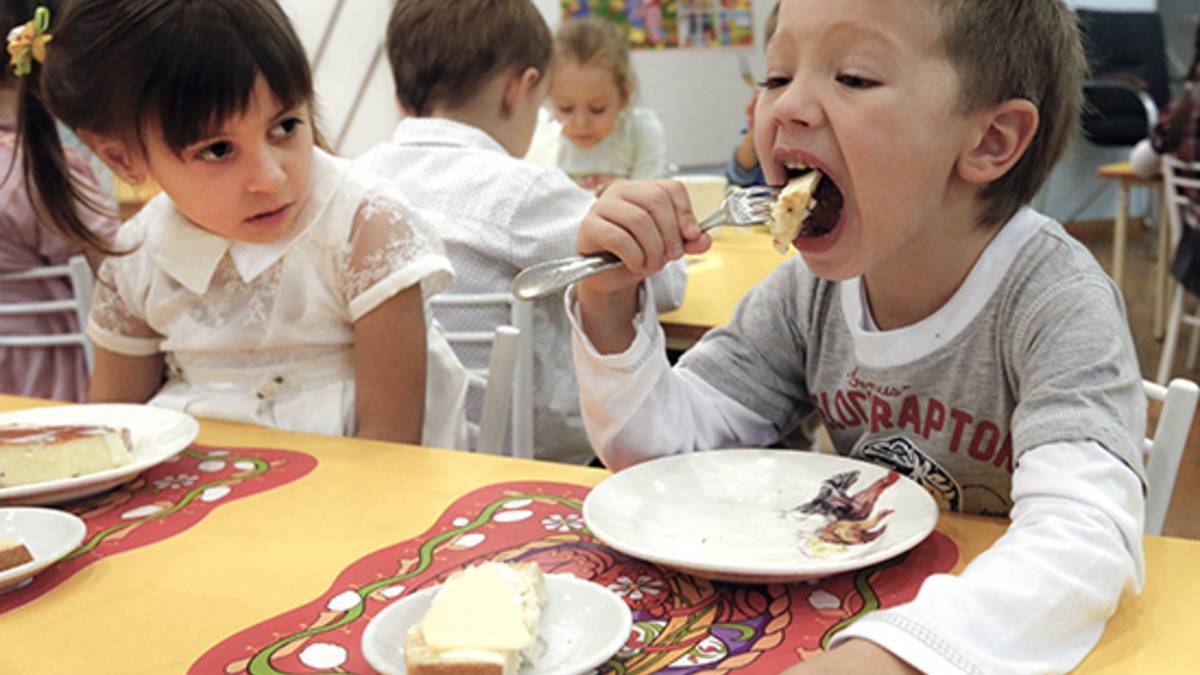 Памятка родителям: 20 причин, почему ребёнок не ест в детском саду, и что с этим делать (часть 1)