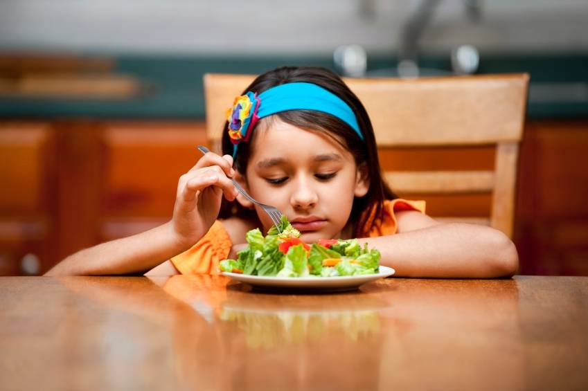 Ребенок отказывается кушать. нужно ли заставлять ребенка есть?