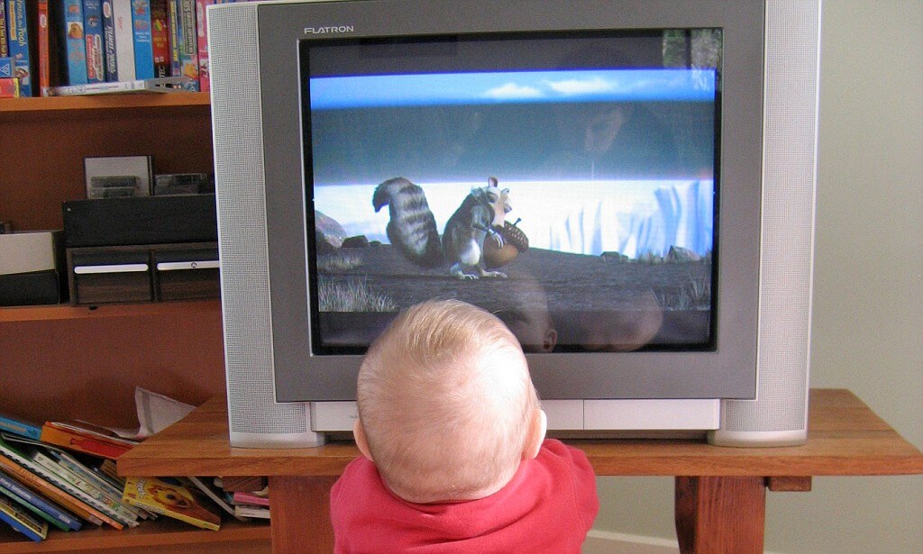 С какого возраста можно смотреть мультики и телевизор ребенку - инсайт